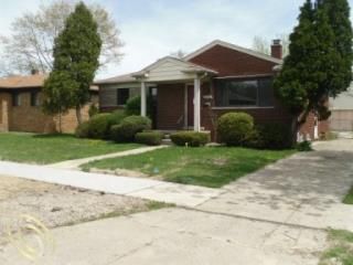 28330 Garfield St, Roseville, MI 48066