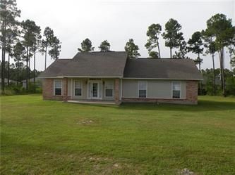 610 Barlow St, Waveland, MS 39576