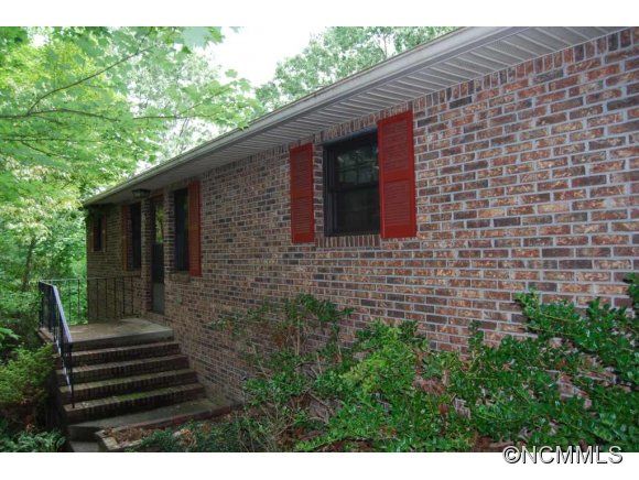 205 Trappers Trl, Hendersonville, NC 28739