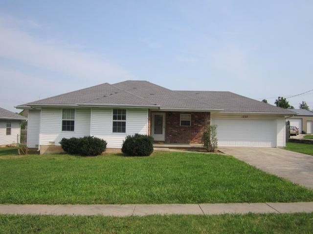 1777 W Farm Road 102, Springfield, MO 65803
