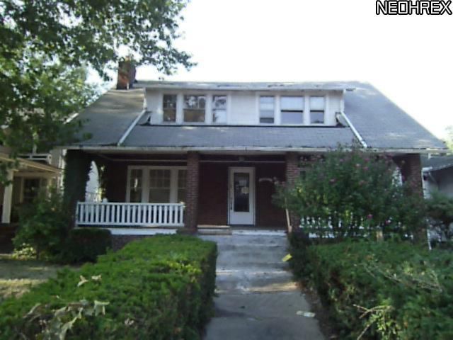 13037 Cedar Rd, Cleveland, OH 44118