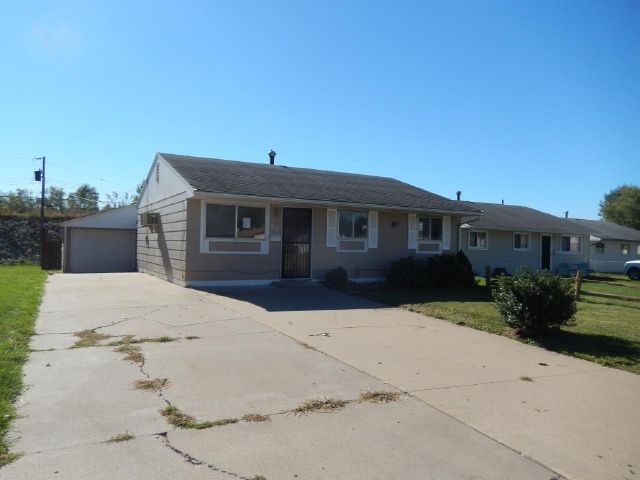 612 E 6th Ave, Milan, IL 61264