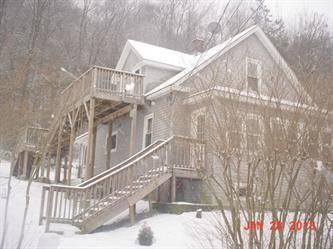 20 24 Underwood Ave, Easthampton, MA 01027