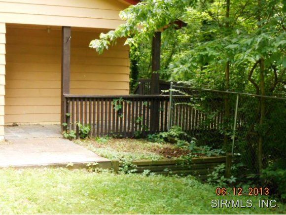 610 Saint Clair Rd, Fairview Heights, IL 62208
