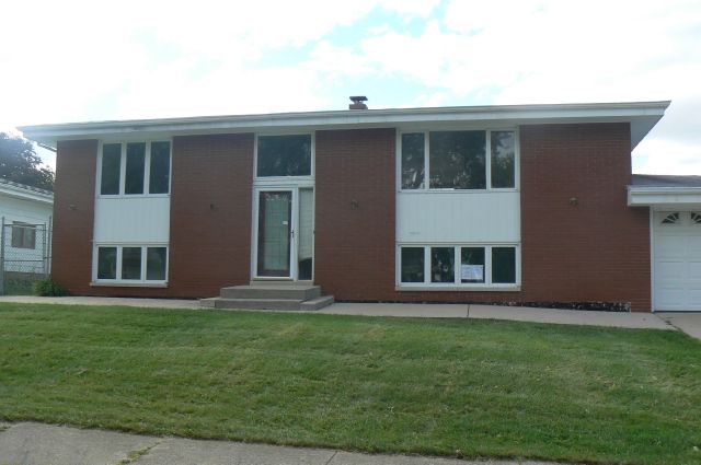 9444 Arthur Street, Crown Point, IN 46307