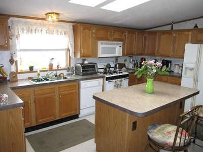 52279 Landsdowne Circle, New Baltimore, MI 48051