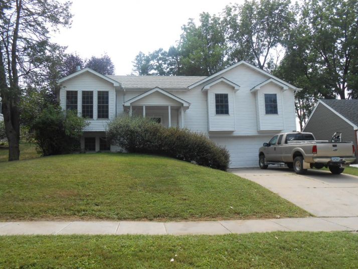 1043 Juniper Dr SW, Cedar Rapids, IA 52404