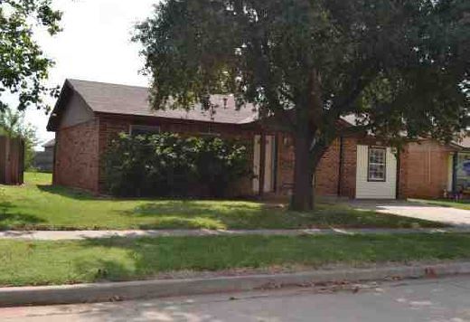 800 W Perry Drive, Mustang, OK 73064