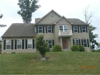 572 Triumphant Way, Falling Waters, WV 25419