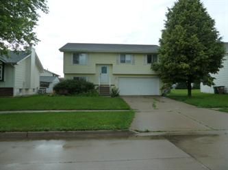 821 10th Street Nw, Altoona, IA 50009