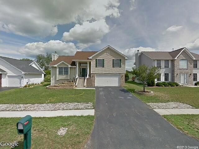 Longfellow Ln, Machesney Park, IL 61115