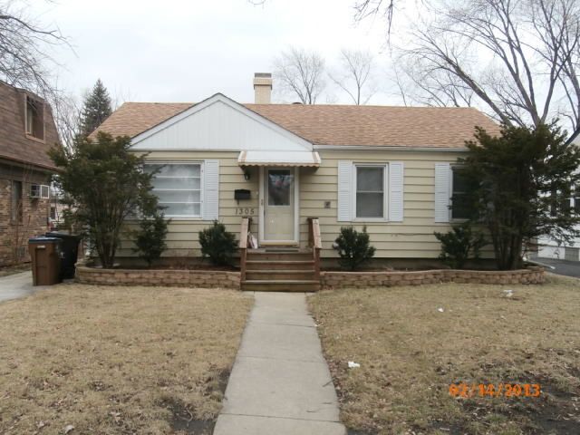1305 N Hillside Ave, Berkeley, IL 60163