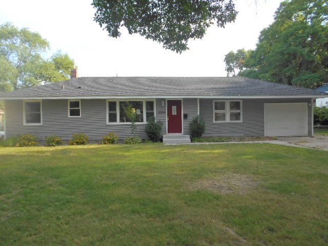 2305 Shryer Ave E, Saint Paul, MN 55109