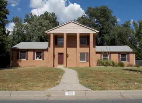708 Hawthorne Ln, Newton, KS 67114