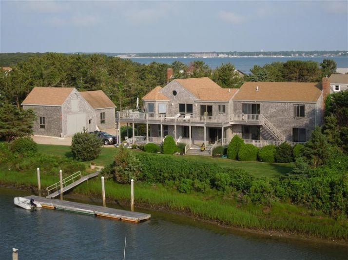 18 Channel Point Dr, West Yarmouth, MA 02673