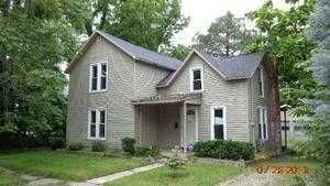 610 Hickory St, Fenton, MI 48430