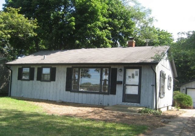 213 Walkup Ave, Crystal Lake, IL 60014