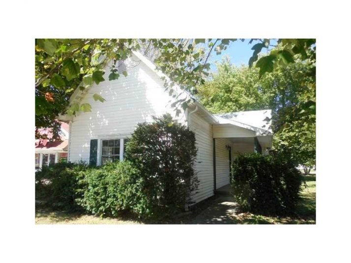 16 W Main St, New Palestine, IN 46163