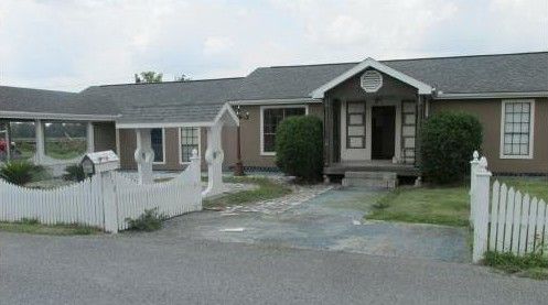358 St Peters St, Raceland, LA 70394