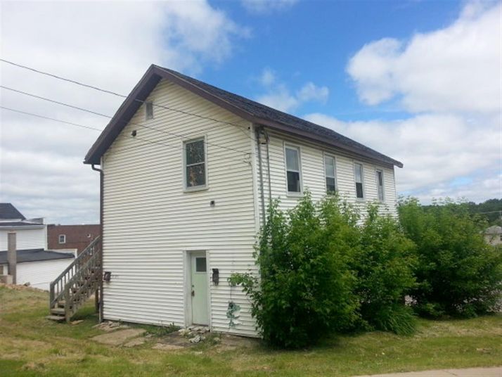 1/2 Main St, Elroy, WI 53929