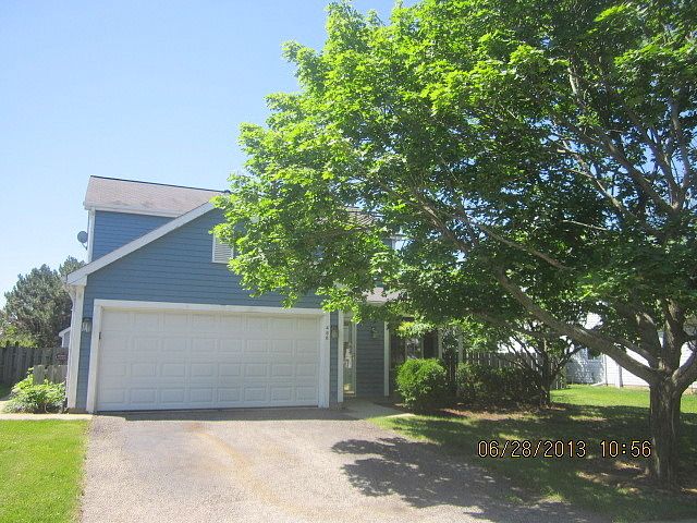 Burke Dr, Carol Stream, IL 60188