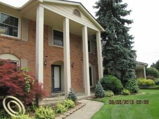 5420 Westmoreland Ct, Troy, MI 48085