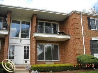 704 E Fox Hills Dr # 124, Bloomfield Hills, MI 48304