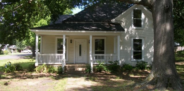 701 S Erie Ave, Russellville, AR 72801