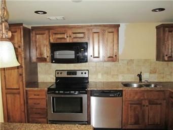 221 W 48th St Apt 304, Kansas City, MO 64112