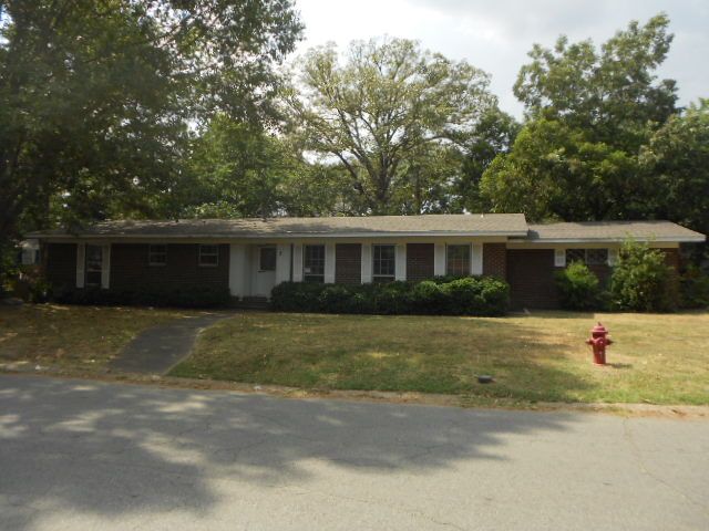 2 Meadowbrook Dr, Conway, AR 72032