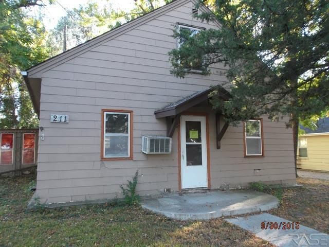 211 Elm St, Harrisburg, SD 57032