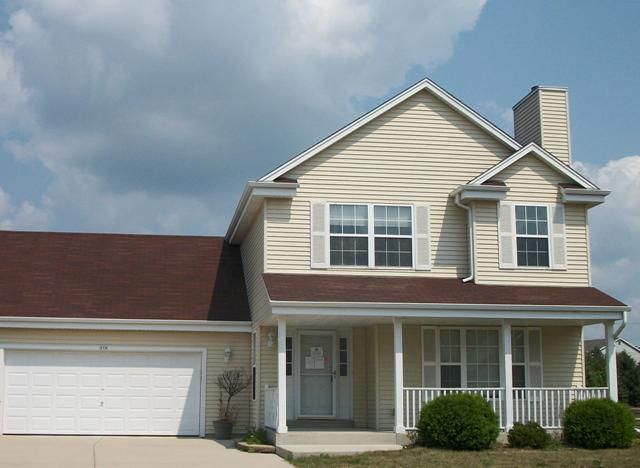 978 Redtail Ct, Hartford, WI 53027