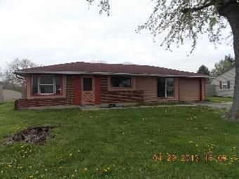 141 Weinland Dr, New Carlisle, OH 45344