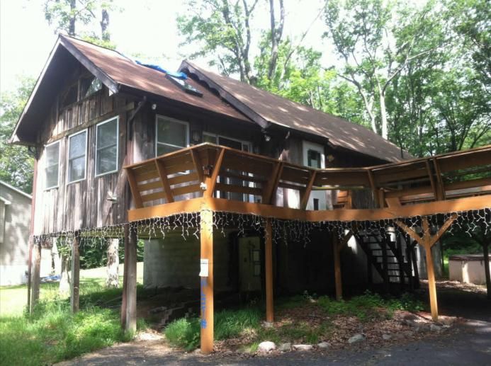 111 Ash Dr, Pocono Summit, PA 18346