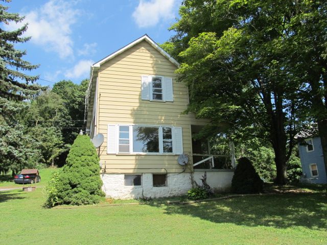 4574 Quaker Valley Rd, Alum Bank, PA 15521