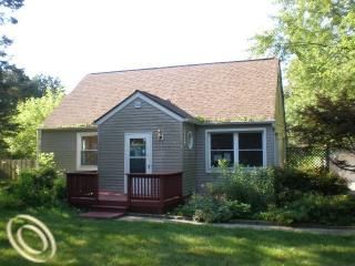 3577 Dykeman Rd, Fort Gratiot, MI 48059