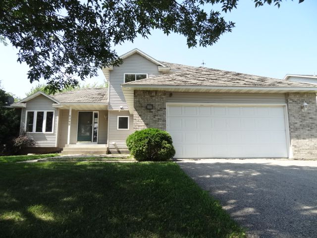 1292 Cuylle Bay, Faribault, MN 55021