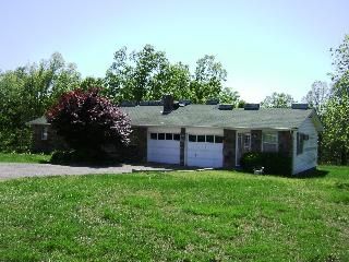 7689 Norvel Dr, Harrison, AR 72601