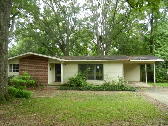 3165 Oak Forest Dr, Jackson, MS 39212