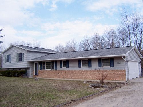8065 S CLARE AVE, Clare, MI 48617