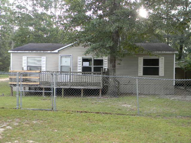 17716 Woodland Ave, Fountain, FL 32438