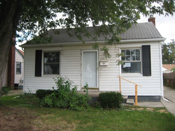 12996 Cunningham St, Southgate, MI 48195