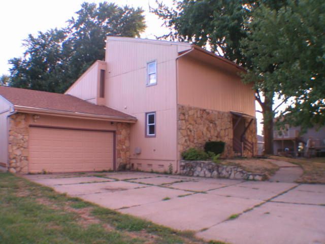 205 Sunset St, Valley, NE 68064