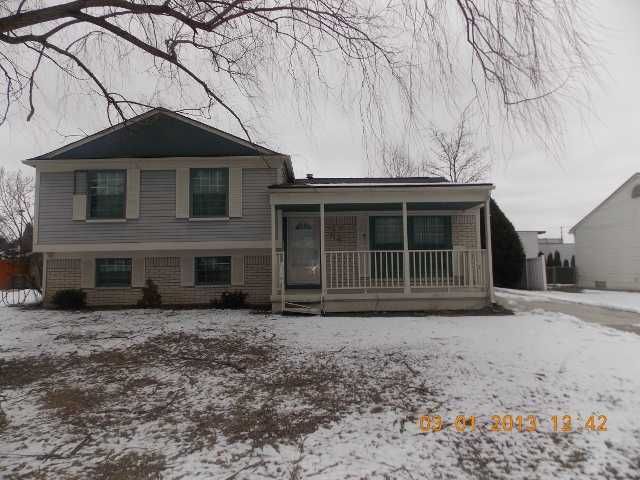 881 Hidden Ridge Dr, Troy, MI 48083