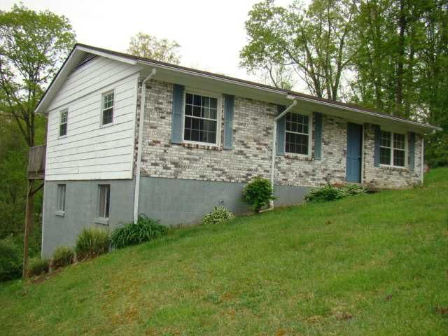 320 Woodbridge Rd, Oak Hill, WV 25901