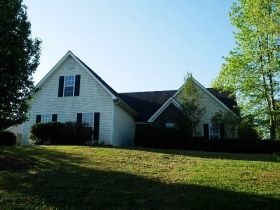 6113 Devonshire Dr, Flowery Branch, GA 30542