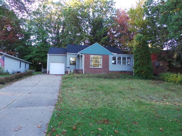 2636 Robindale Ave, Akron, OH 44312