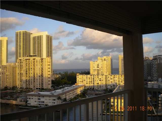121 GOLDEN ISLES DR # PH1, Hallandale, FL 33009