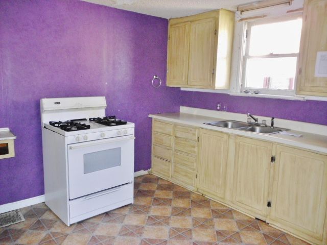 604 N Monroe St, Bay City, MI 48708
