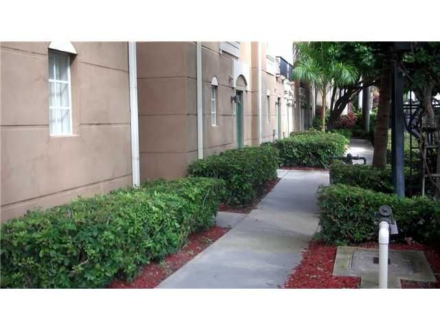 2821 NE 185 ST # 401, Miami, FL 33180